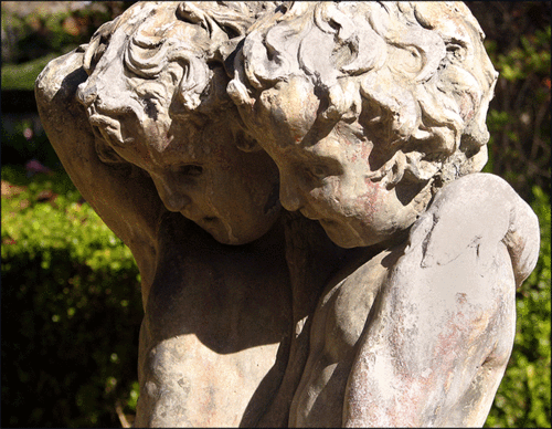 Twin-statue